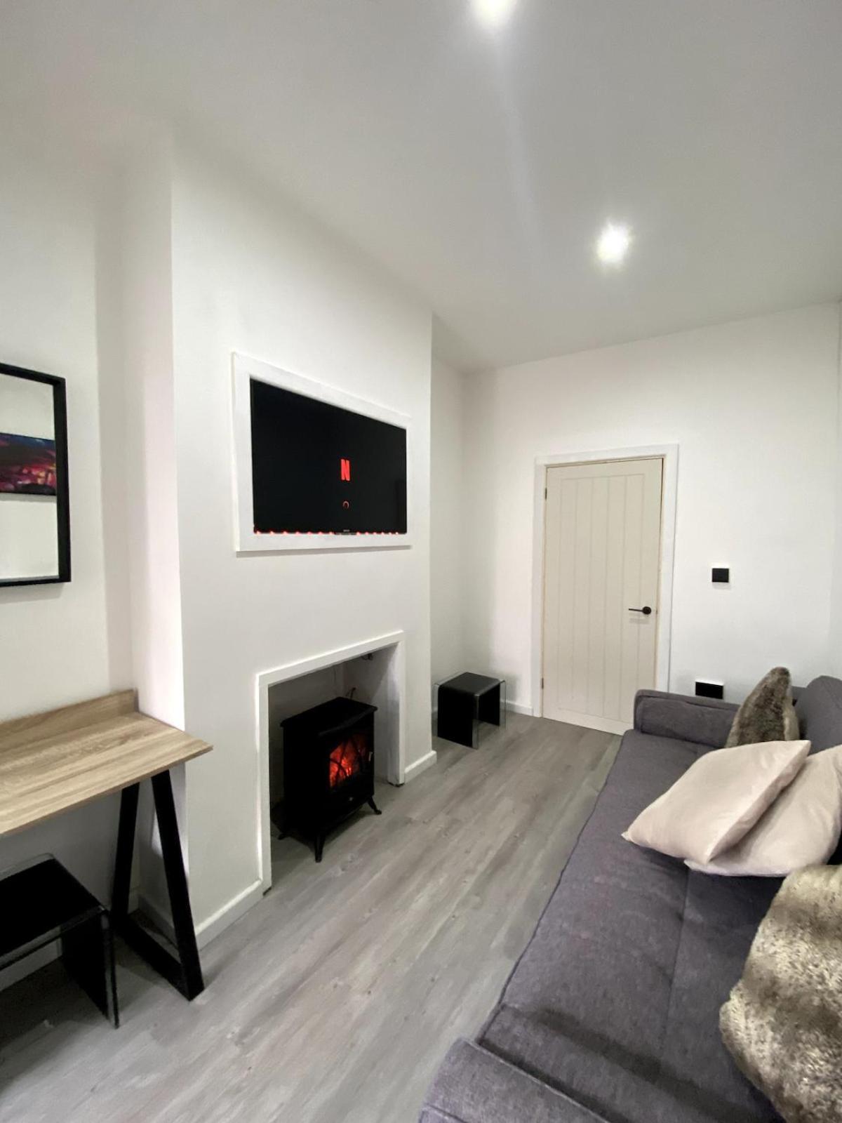 Apartment Sleeps 4 Cardiff