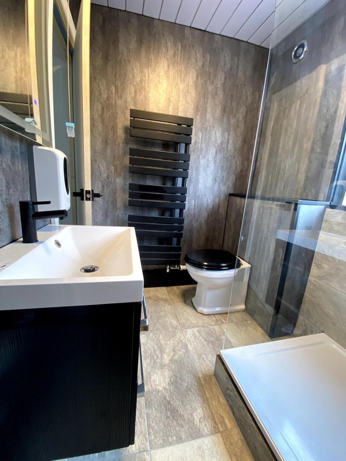 Sleeps 4 Cardiff