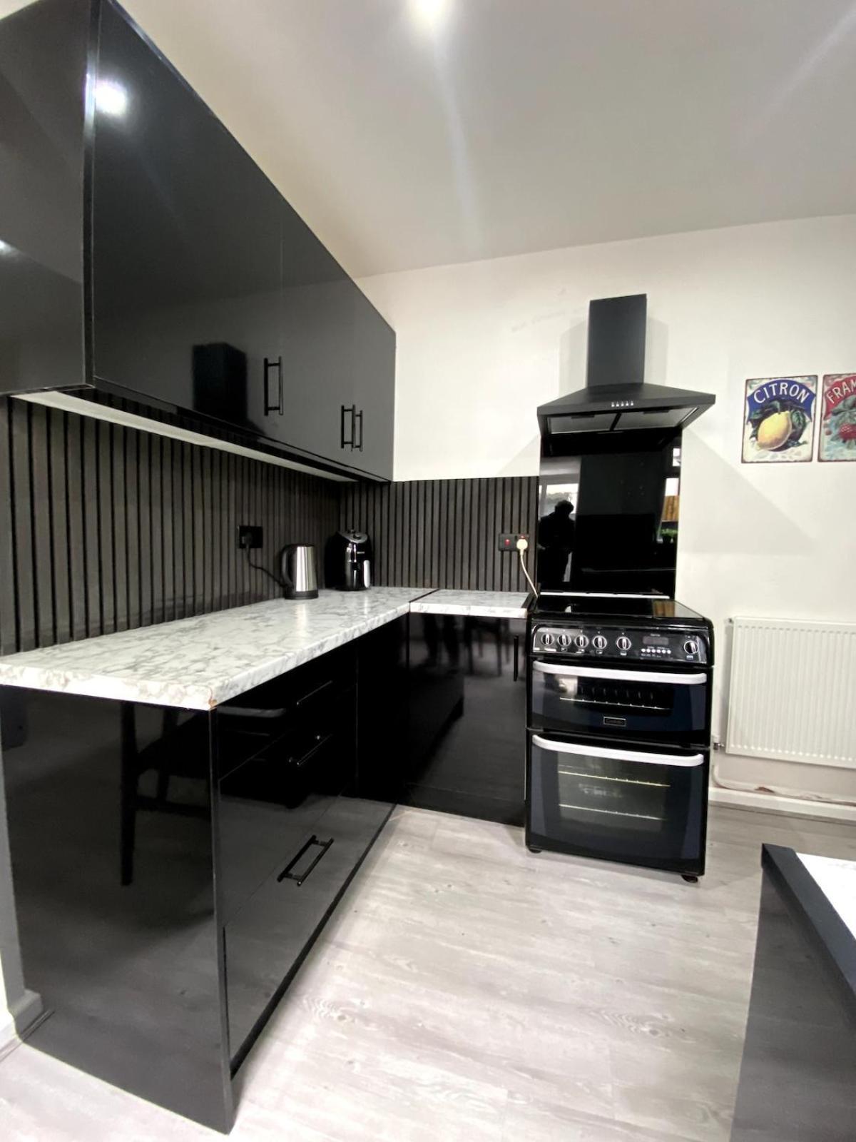 Apartment Sleeps 4 *