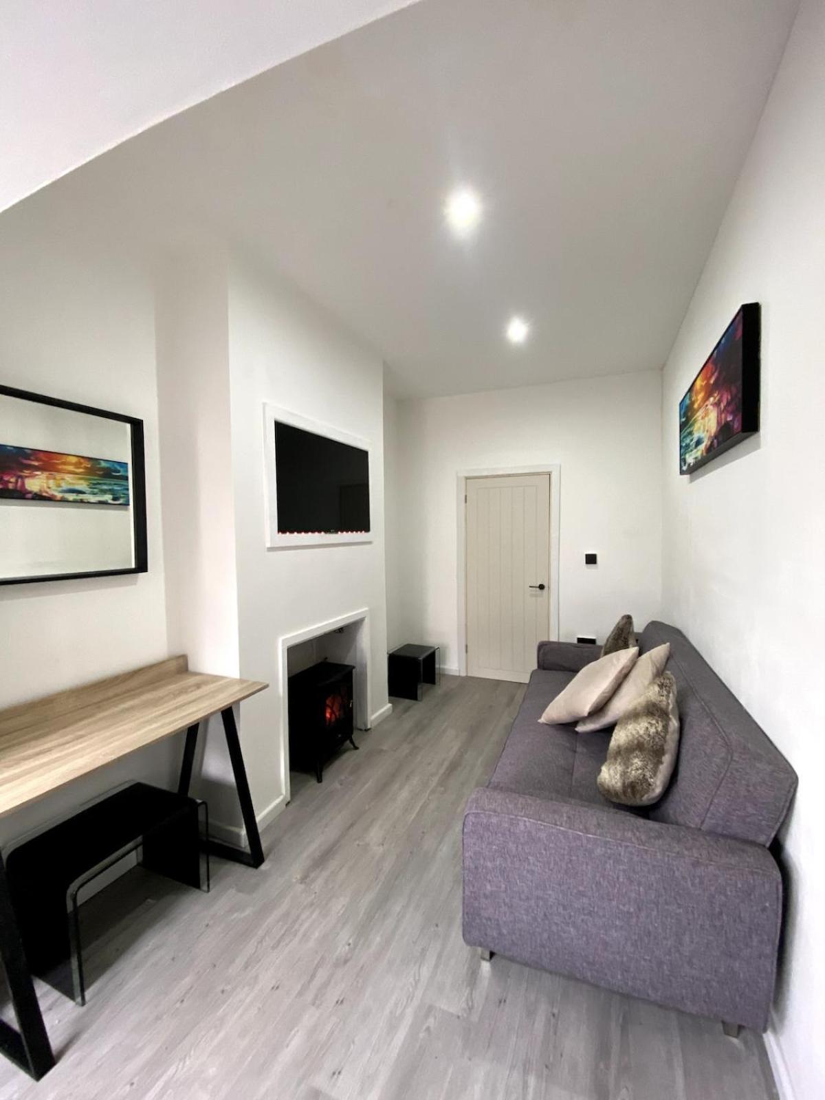 Sleeps 4 Cardiff