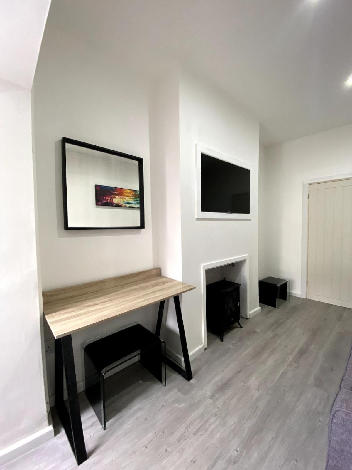 Sleeps 4 Apartment Cardiff