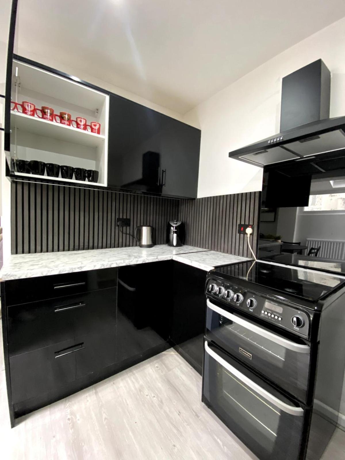 Sleeps 4 Cardiff