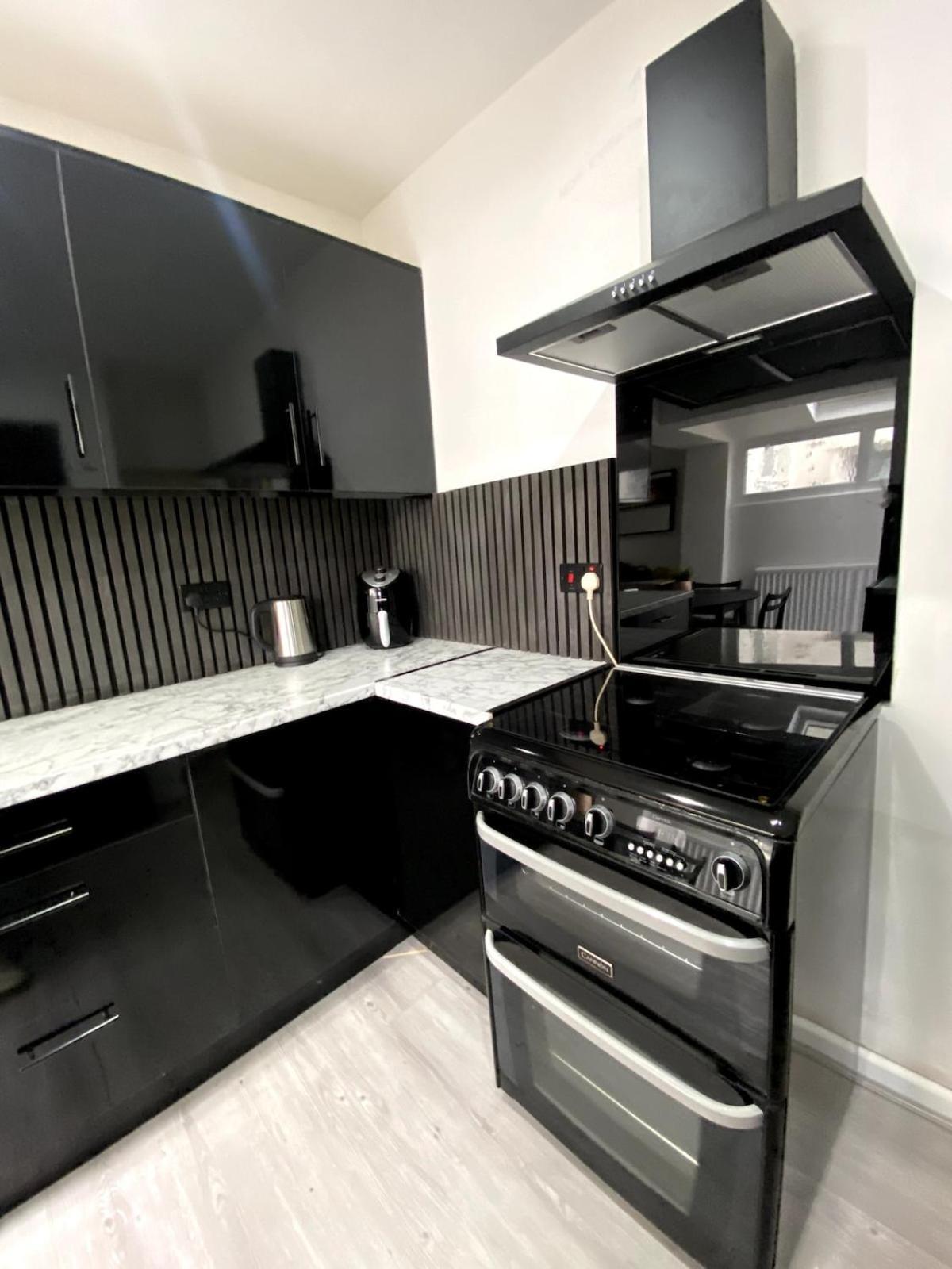 Sleeps 4 Cardiff