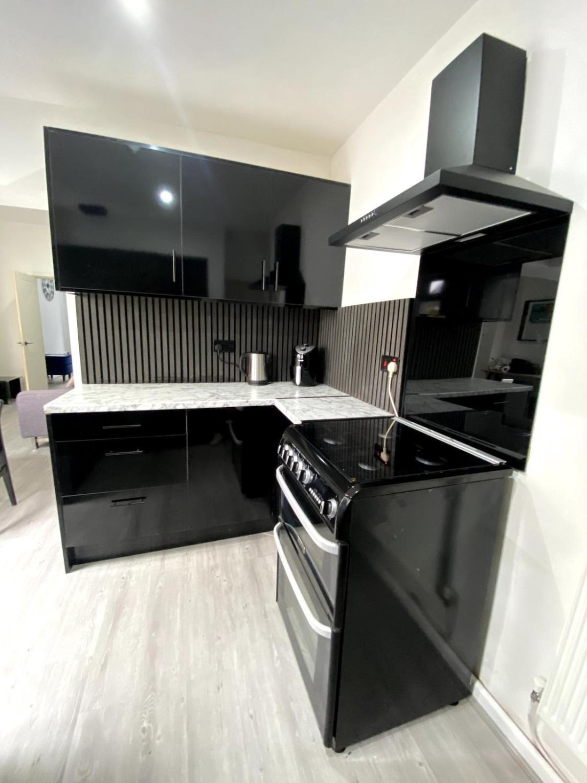 Apartment Sleeps 4 Cardiff