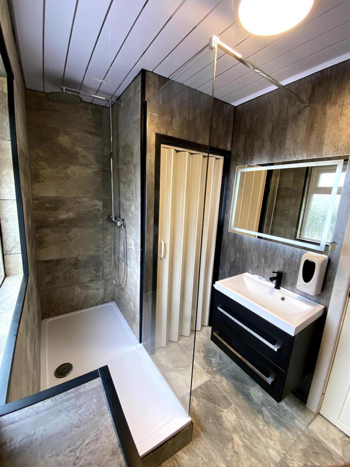 Sleeps 4 Cardiff