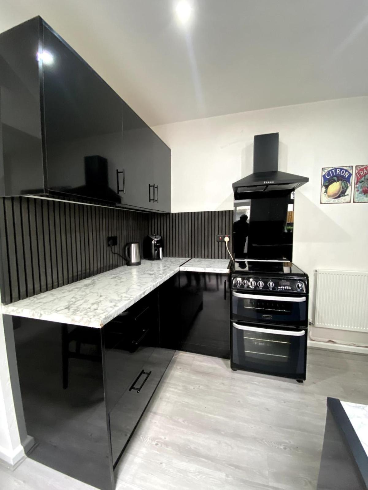 Sleeps 4 Cardiff