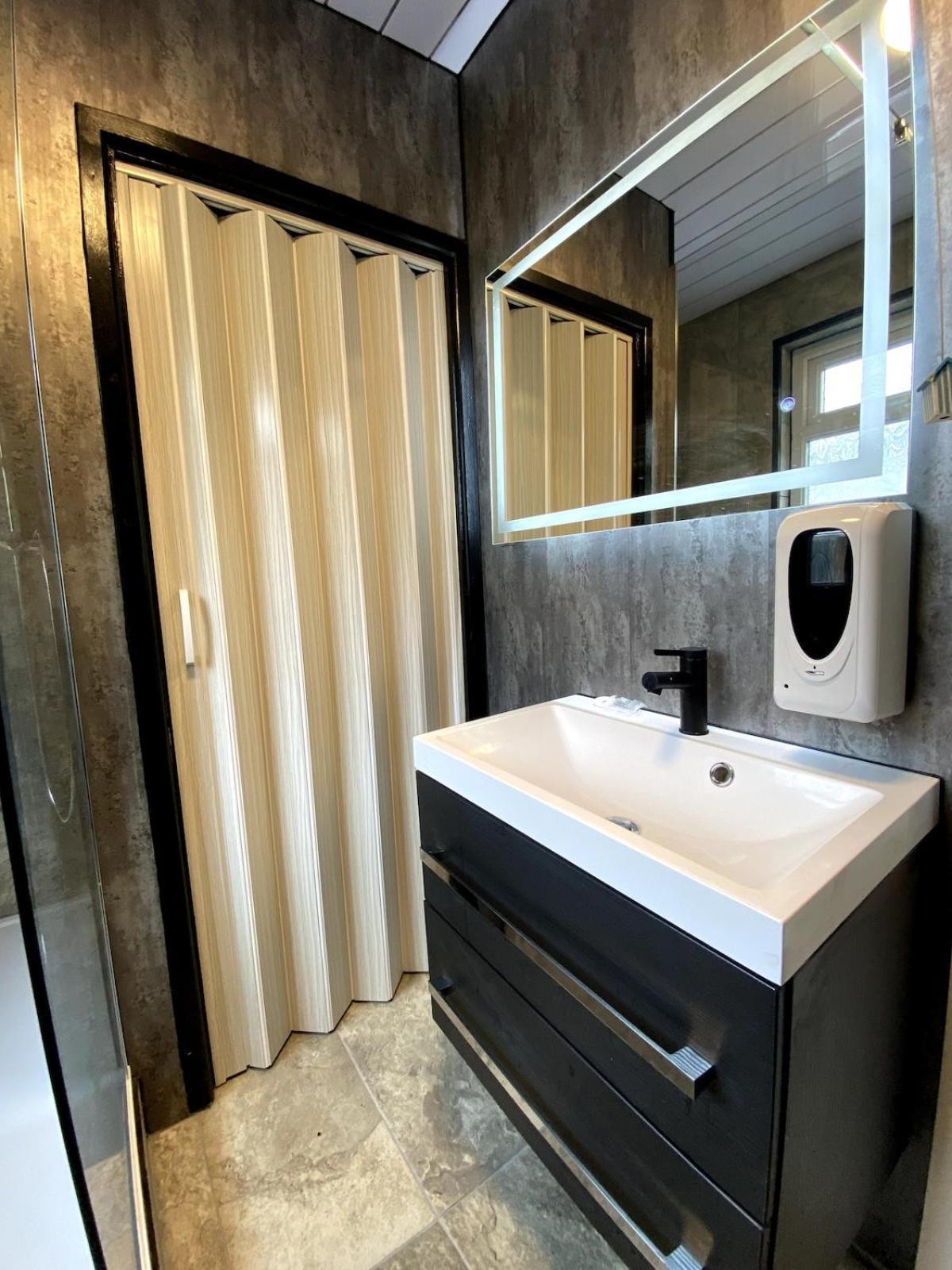 Apartment Sleeps 4 Cardiff